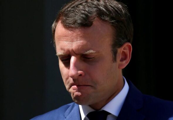 Грустный Макрон